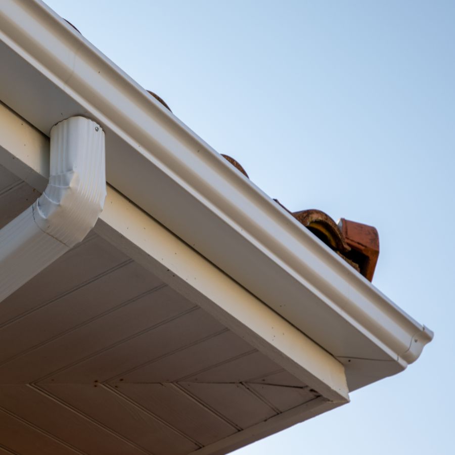 Before delving into the process of professional gutter installation, it’s important to take into consideration a few key factors to guarantee you’re making the best choice for your home.